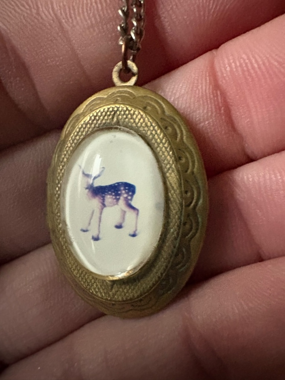 Vintage-Style Gold Deer Oval Pendant Necklace